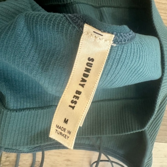 Aritzia Sunday Best Women's Crop Stretch Seamless Ribbed Tank Top Green … - Picture 2 of 7